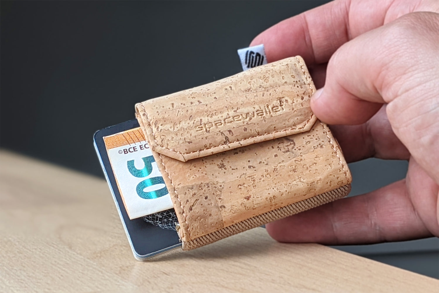 Space Wallet Push Cork - nachhaltiges, veganes Mini Wallet mit Münzfach aus Kork